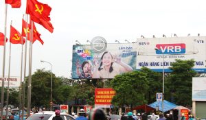 Bảng quảng cáo tại vòng xoay