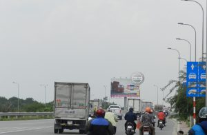 Biển billboard trên đường cao tốc