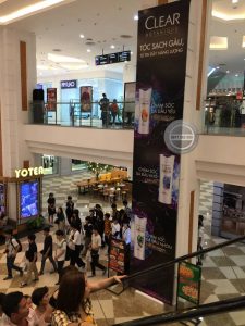 Quảng cáo banner thả trần