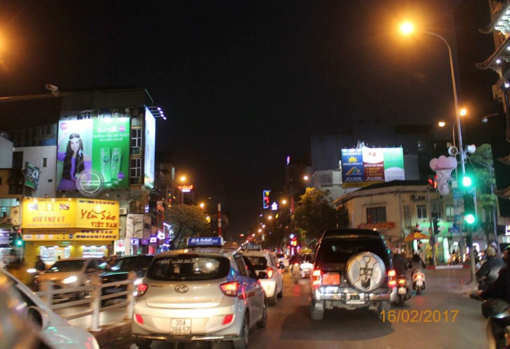 Quảng cáo pano ốp tường