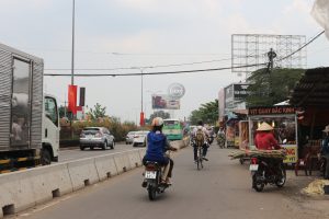 Pano quảng cáo trên quốc lộ