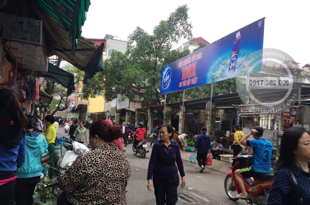 Quảng cáo tại chợ Hà Nội