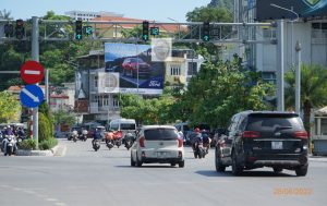 Biển quảng cáo tại Hạ Long