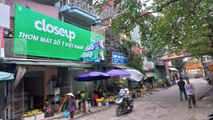 Biển quảng cáo tại chợ