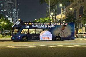quảng cáo xe buýt 2 tầng