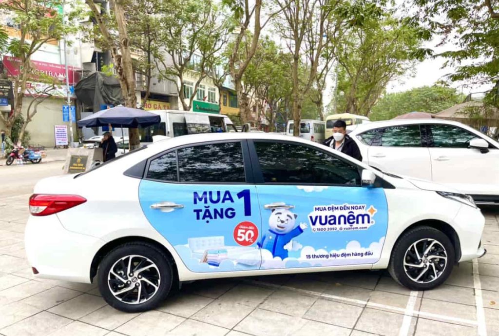 quang cao xe grab car