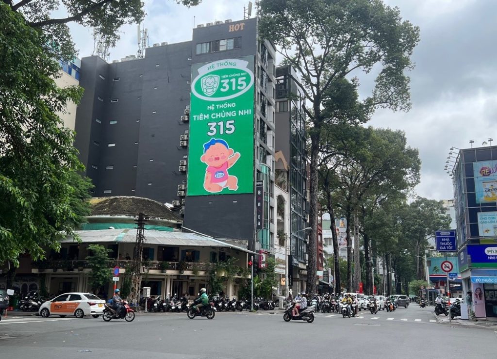 quảng cáo ngoài trời cho hs